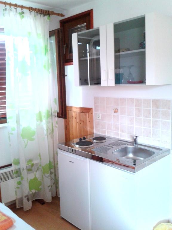 Dobra Apartments Trogir Rum bild