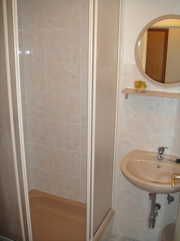 Dobra Apartments Trogir Rum bild